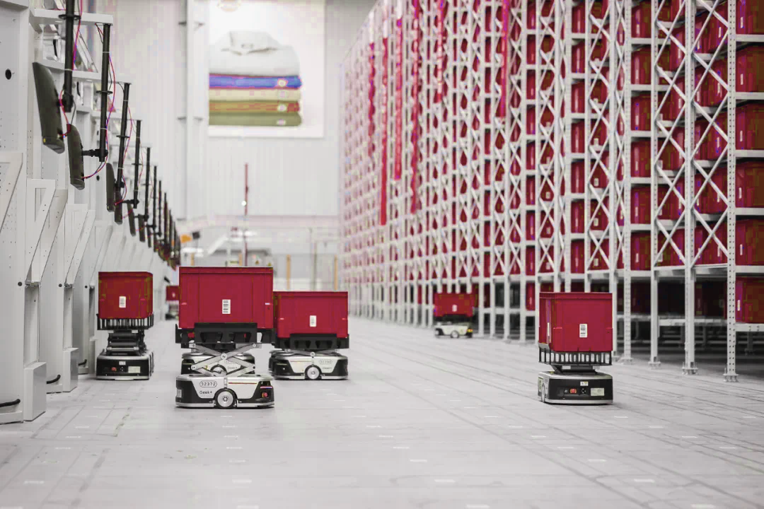 Intelligent warehouse logistics